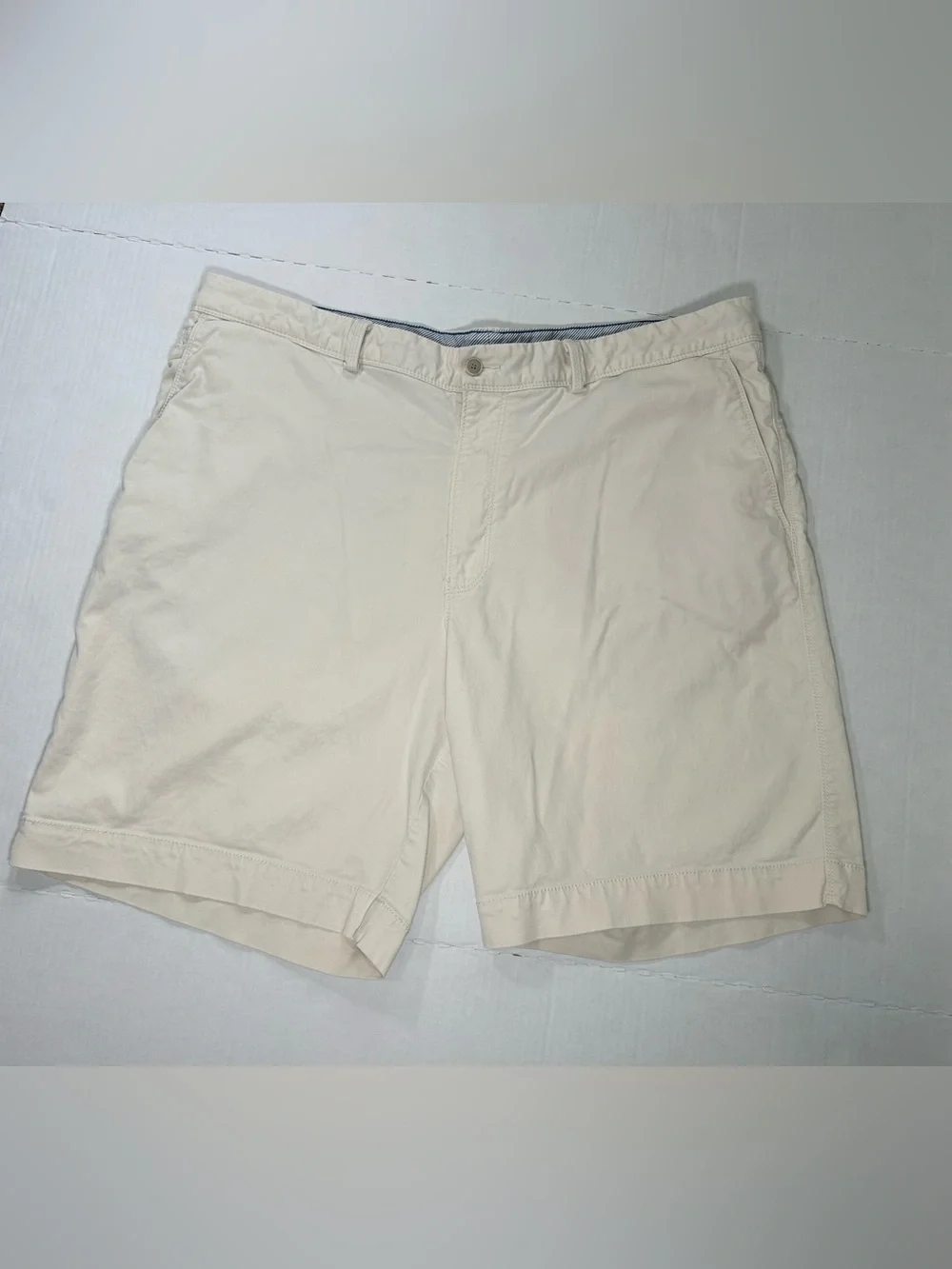 Tommy Bahama Men’s Chino Shorts Minimalist Vacation Golf Cream Off White Soft